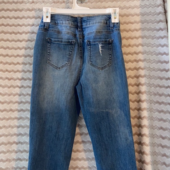 Ripped Distressed Jeans - Picture 6 of 9